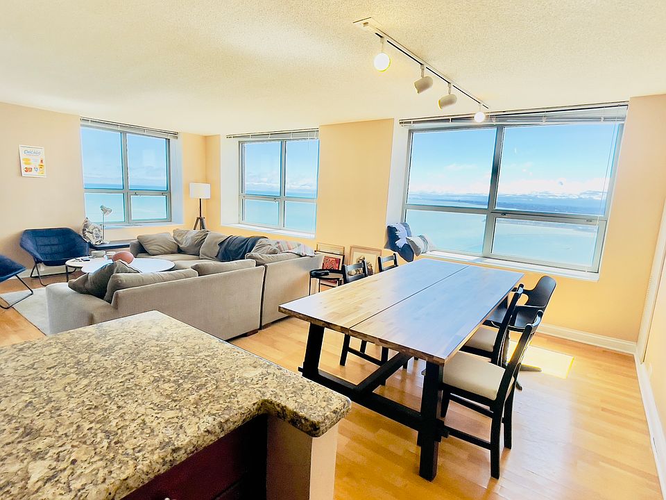 Beautiful sun drenched living/dining rooms with expansive horizon views