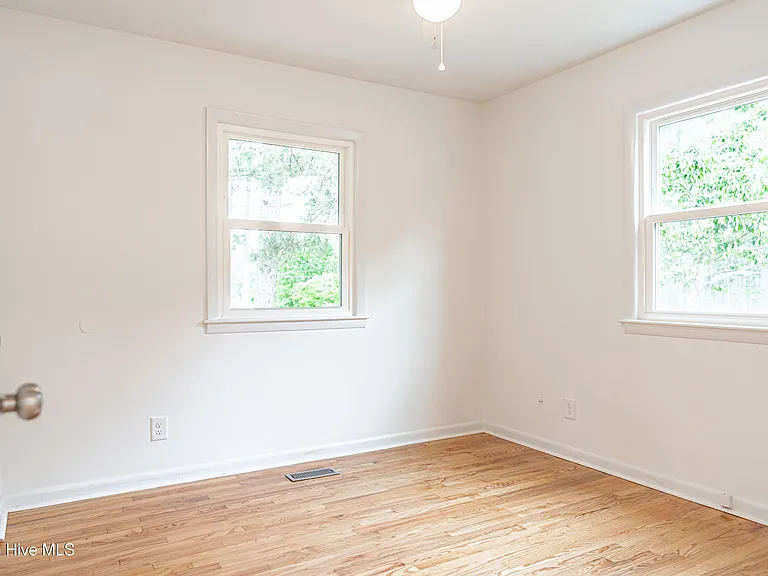 1290 W Wisconsin Ave — Photo 10