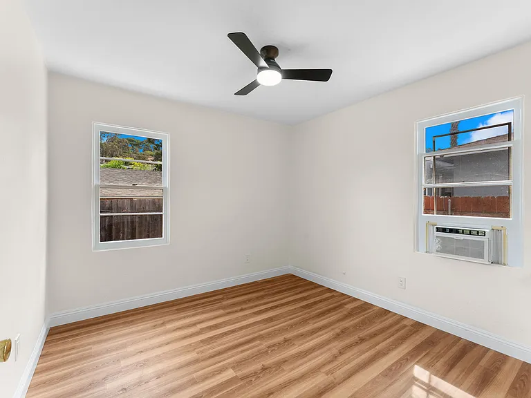 2648 Juan St — Photo 12