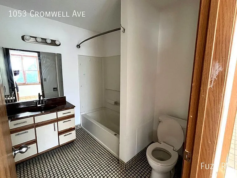 1053 Cromwell Ave — Photo 6
