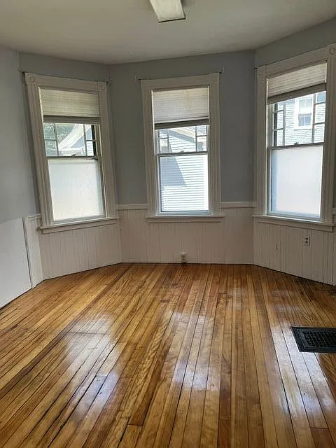2 bed, 1.0 bath, 1600 sqft, $2,100 — Photo 2