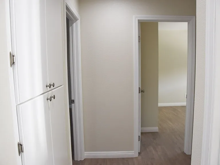 2318 E Coolidge Ave — Photo 33