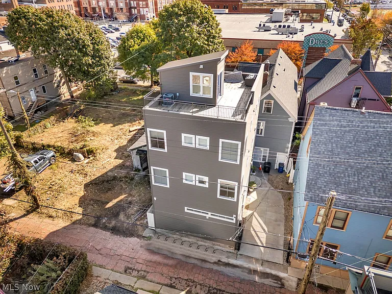 2702 Bridge Ave — Photo 4
