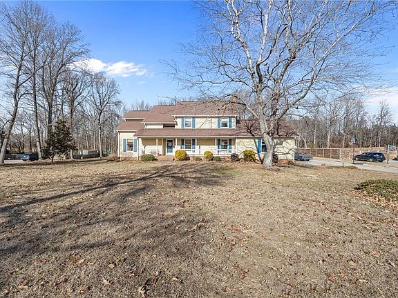 3rd image of 2201 Hunters Ridge Dr