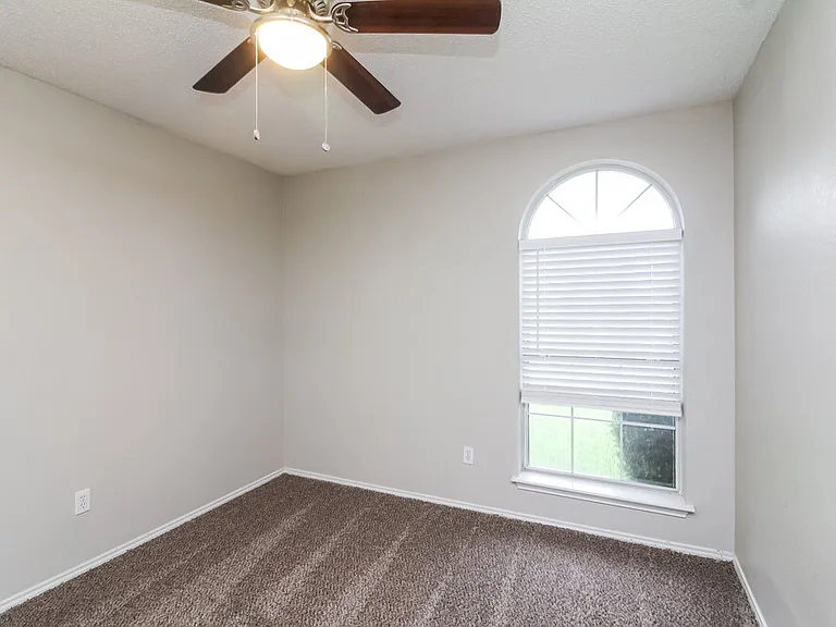 2717 Pioneer Ln — Photo 5