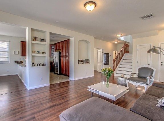 4th image of 2242 E Wayland Dr