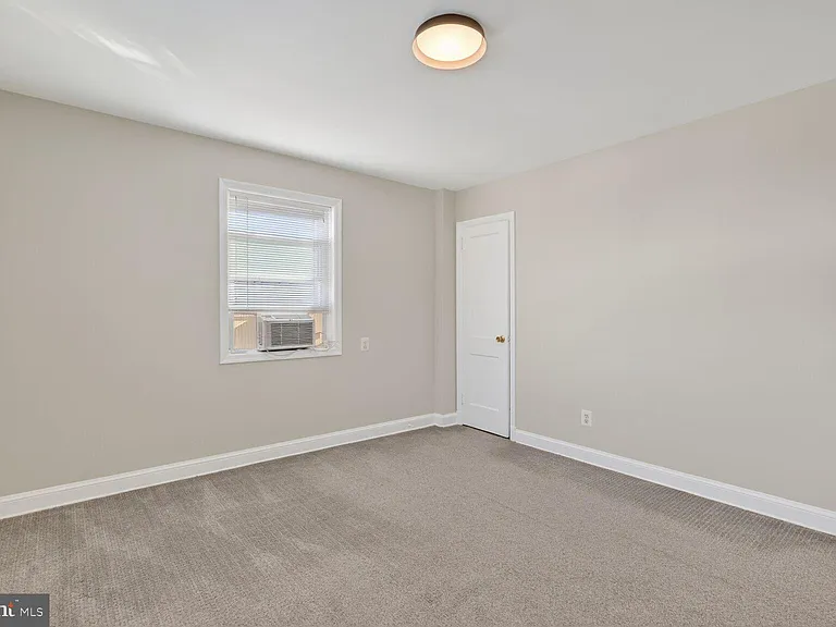 1410 N Quinn St #7 — Photo 13