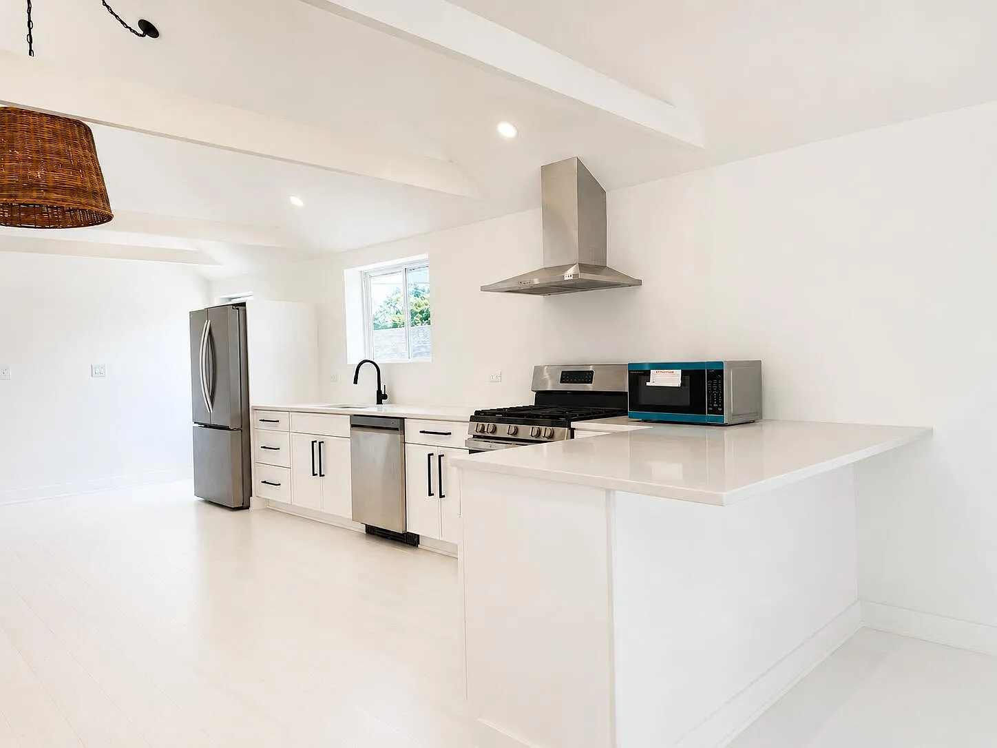 3 bed, 1258 sqft, $2,500 — Photo 4