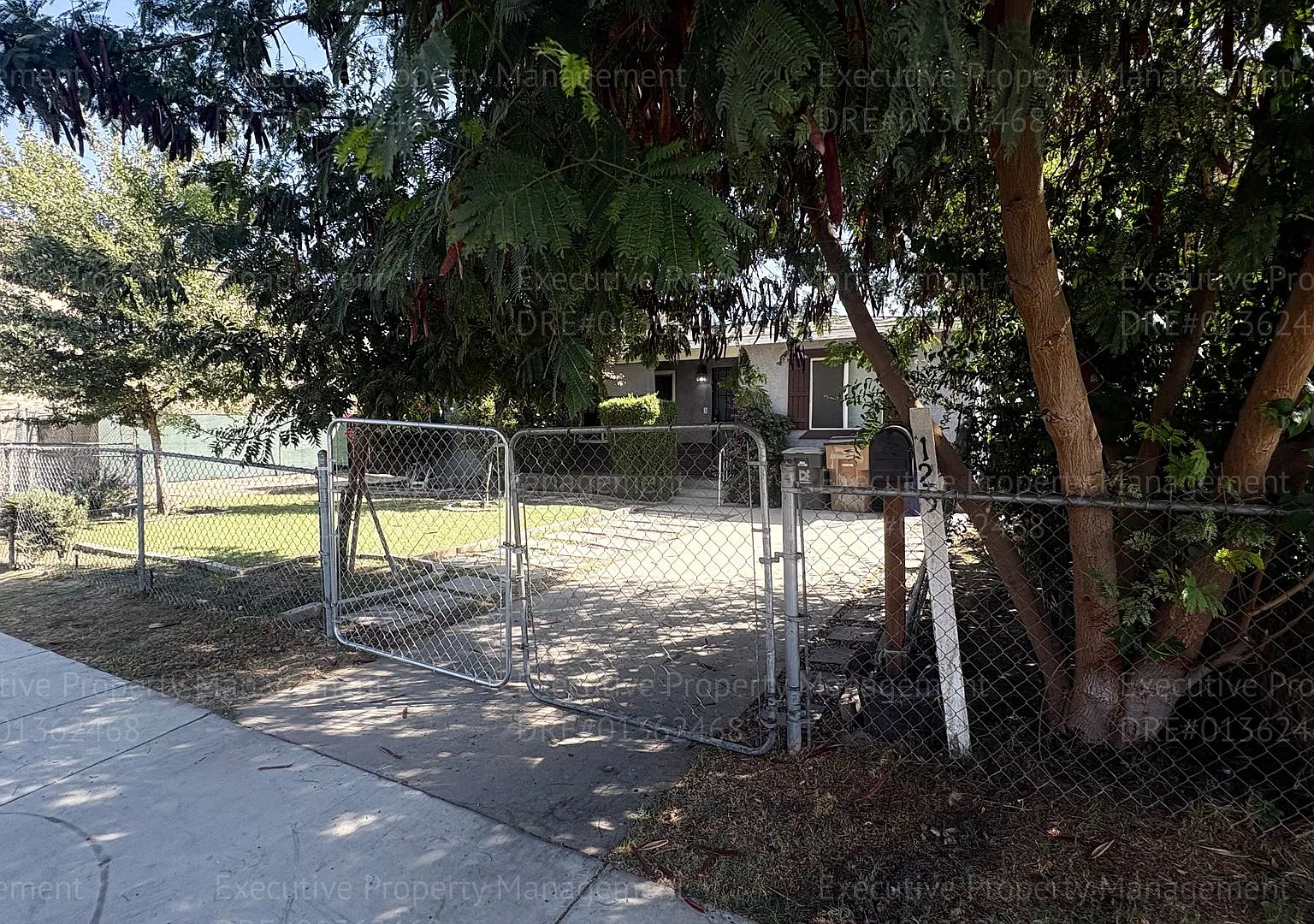3 bedroom 2 bathroom home with gardening included. — Photo 2