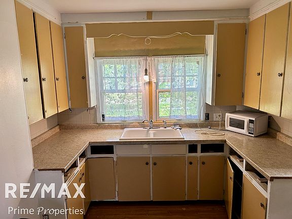 4th image of 626 E 2nd St