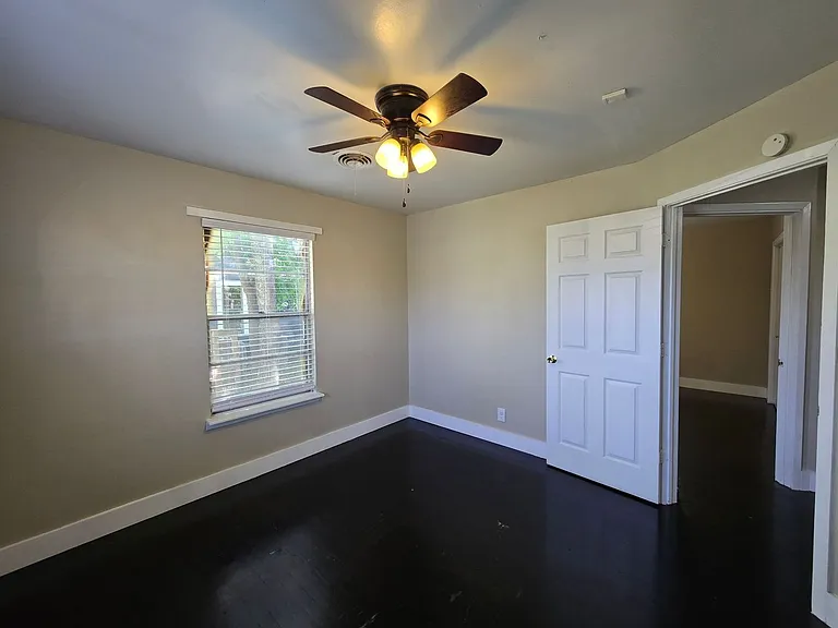 208 W Anderson Ave — Photo 17