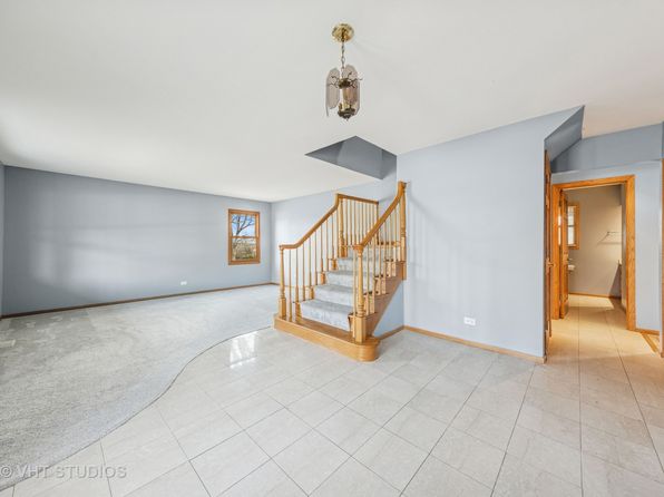 13523 S Red Coat Dr, Lemont, IL 60439