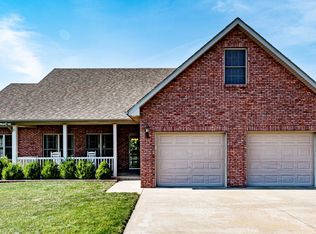 1190 Choctaw Ridge Dr, Holts Summit, MO 65043