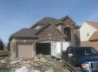 29047 Trailwood Ln, Warren, MI 48092