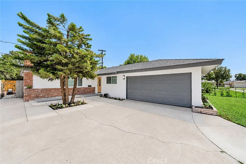 3 bed, 1141 sqft, $3,200 — Photo 3