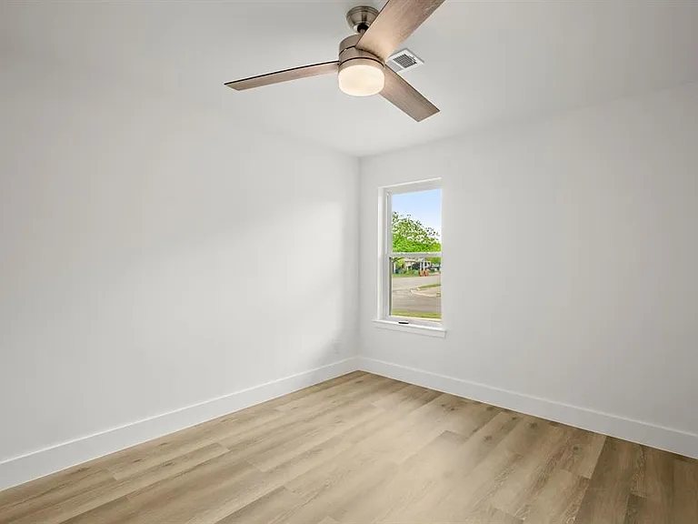 9006 Lodge Ct — Photo 5