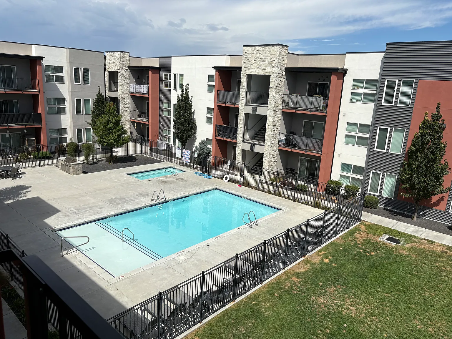 2 bed, 1000 sqft, $1,425 — Photo 4
