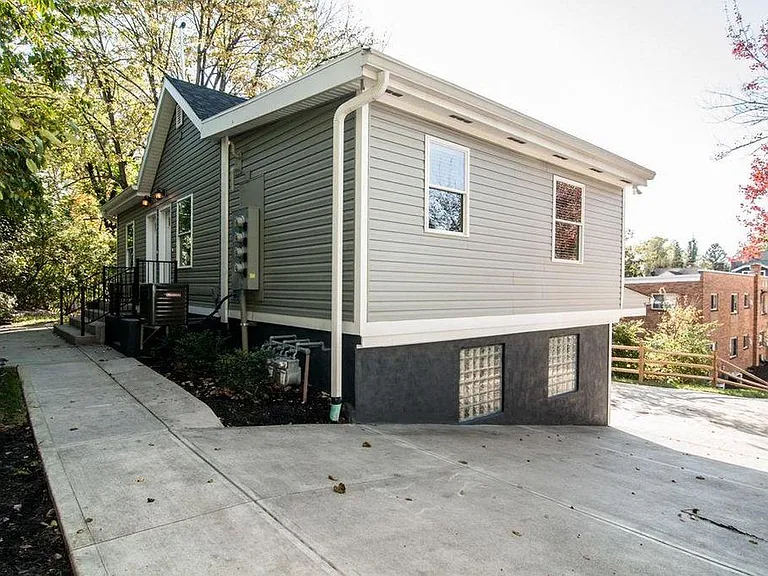 1262 Delta Ave #3 — Photo 8