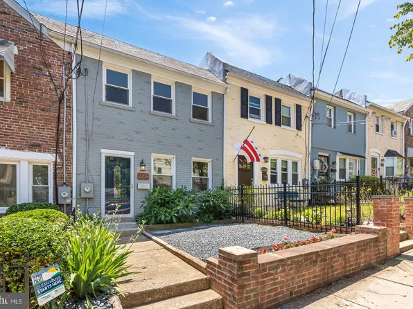 2209 Douglas St NE, Washington, DC 20018