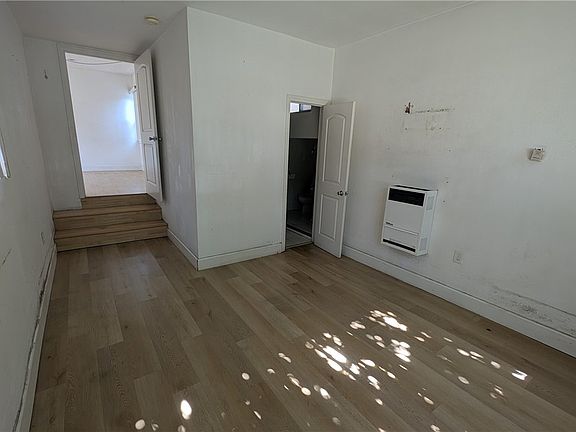 3rd image of 12814 Doty Ave