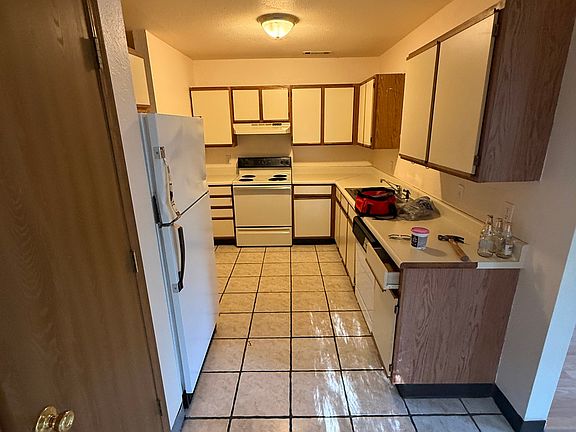 2nd image of 679 W Beck Dr #679