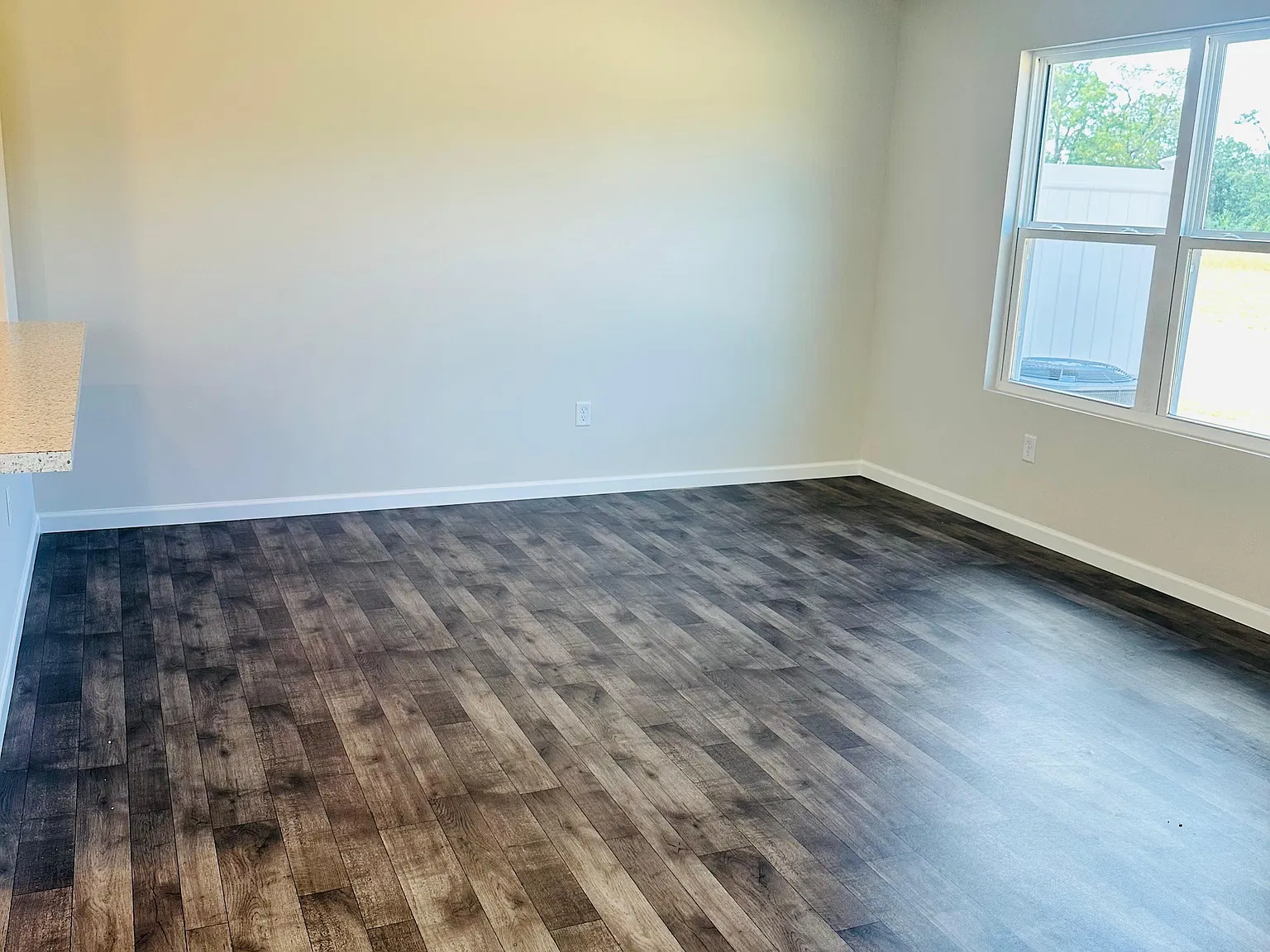 3 bed, 2.5 bath, 1420 sqft, $2,300 — Photo 2