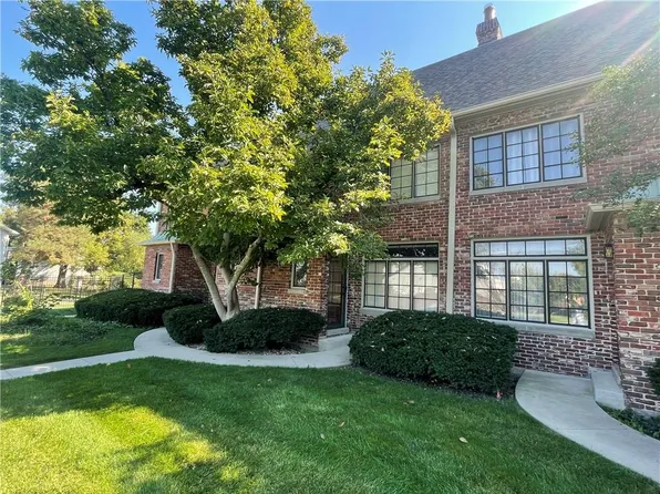 8391 Somerset Dr, Prairie Village, KS 66207