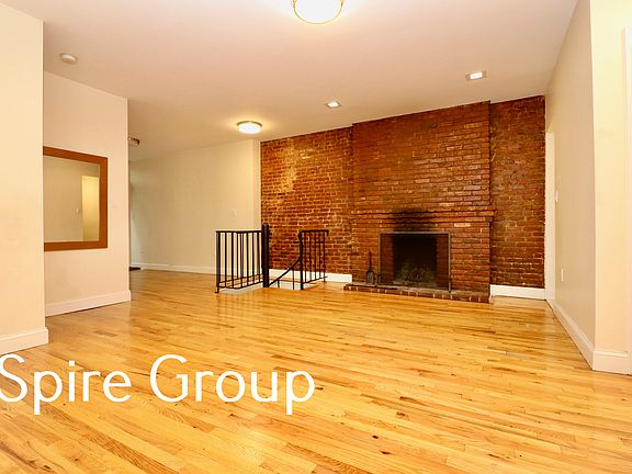 3rd image of 126 W 74th St #B