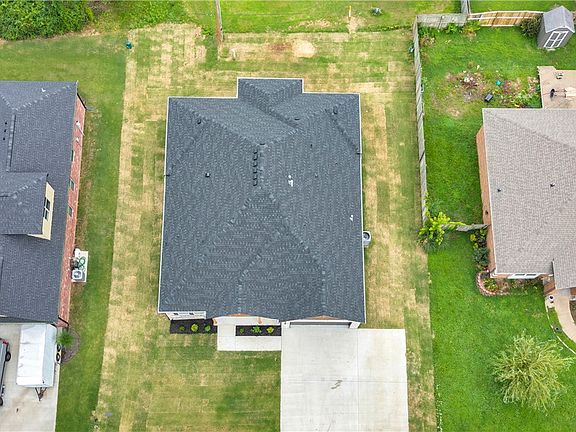 3rd image of 2702 Cortney Cir