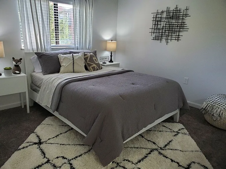 Windsor Place Apartments — Photo 27