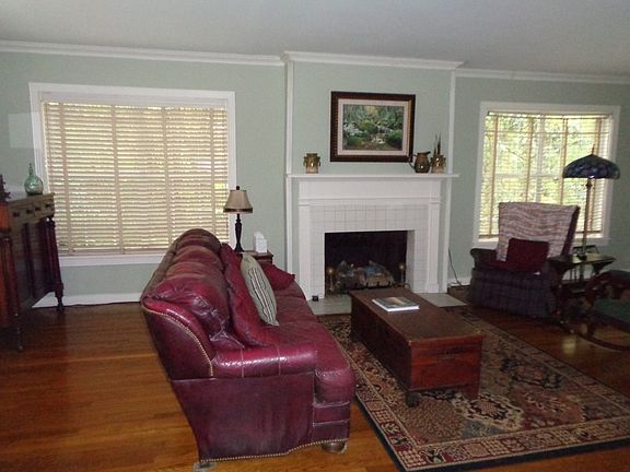 4th image of 203 W Bolling St