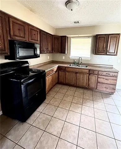 3 bed, 2.0 bath, 1033 sqft, $1,400 — Photo 4