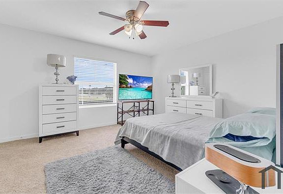 5th image of 504 NE 1st Dr #504