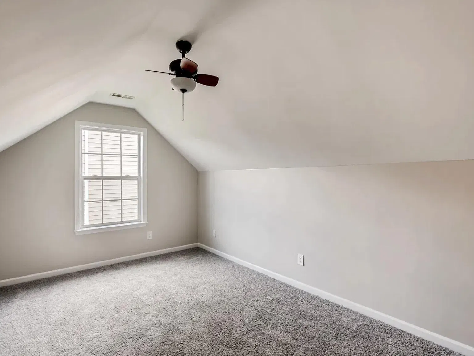 3 bed, 2.5 bath, 1700 sqft, $3,000 — Photo 2