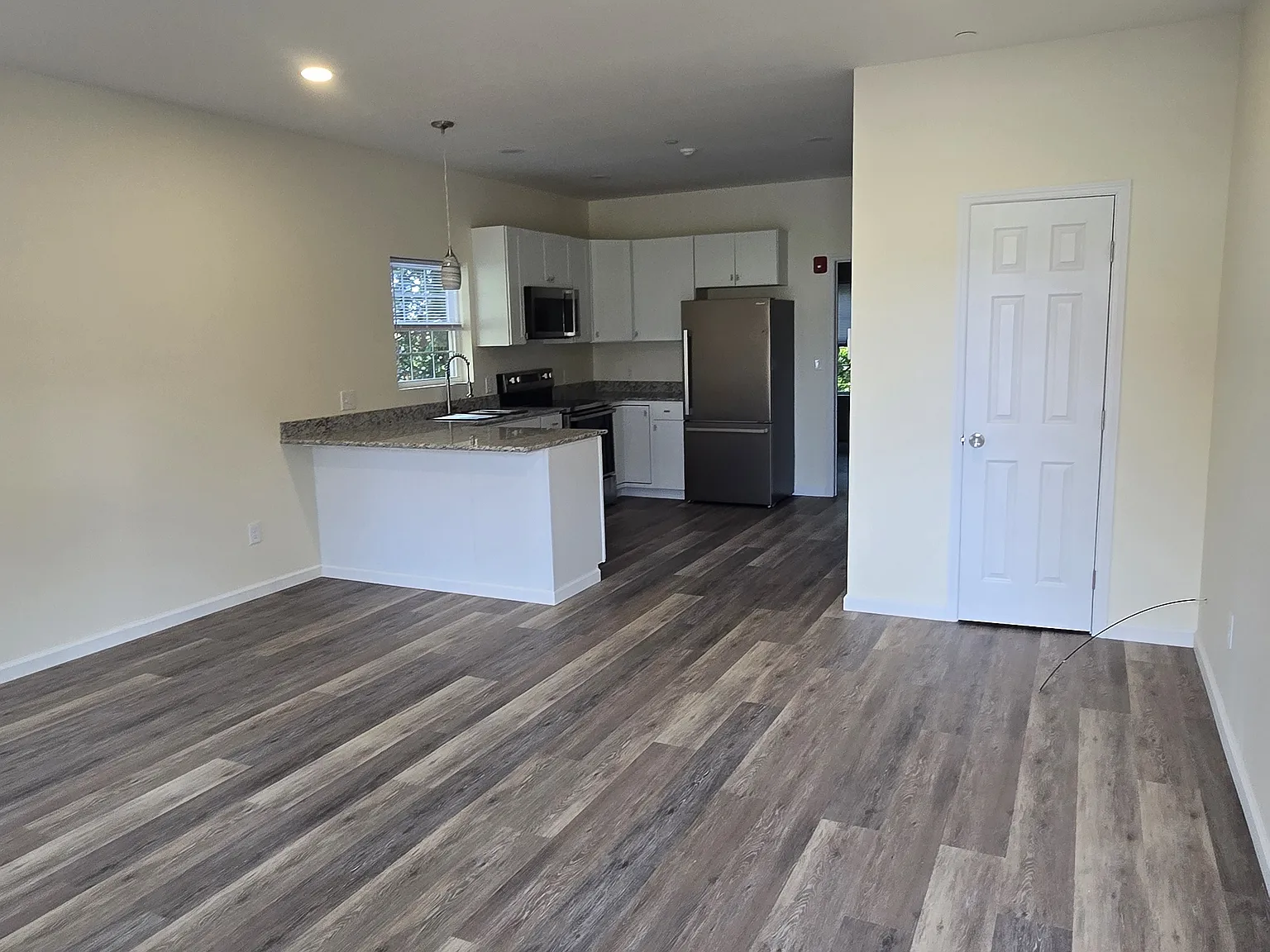 1 bed, 700 sqft, $1,650 — Photo 2