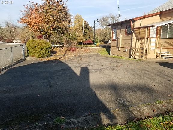 2nd image of 602 SE Parrott St