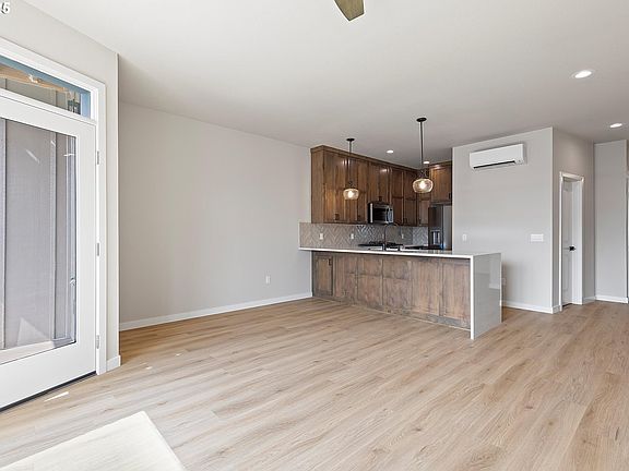 5th image of 819 SW 13th St #2