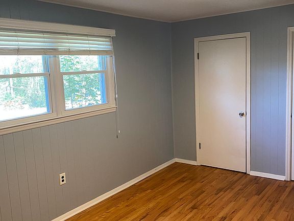 4th image of 241 Crawford Cir #B