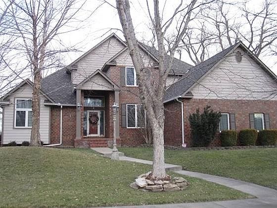 1st image of 8 Oakwood Ln