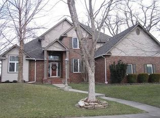 8 Oakwood Ln, Hutchinson, KS 67502