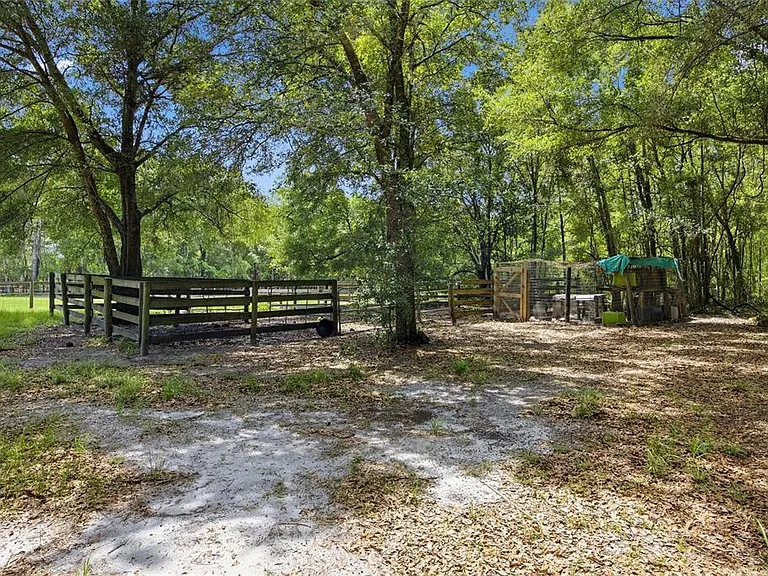7050 NE State Road 121 — Photo 39