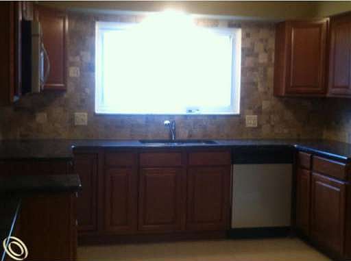 3rd image of 31879 Twin Oaks Dr