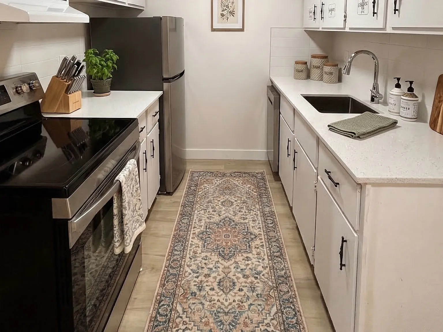 Cedarcrest Manor - 690 28 Street West — Photo 3