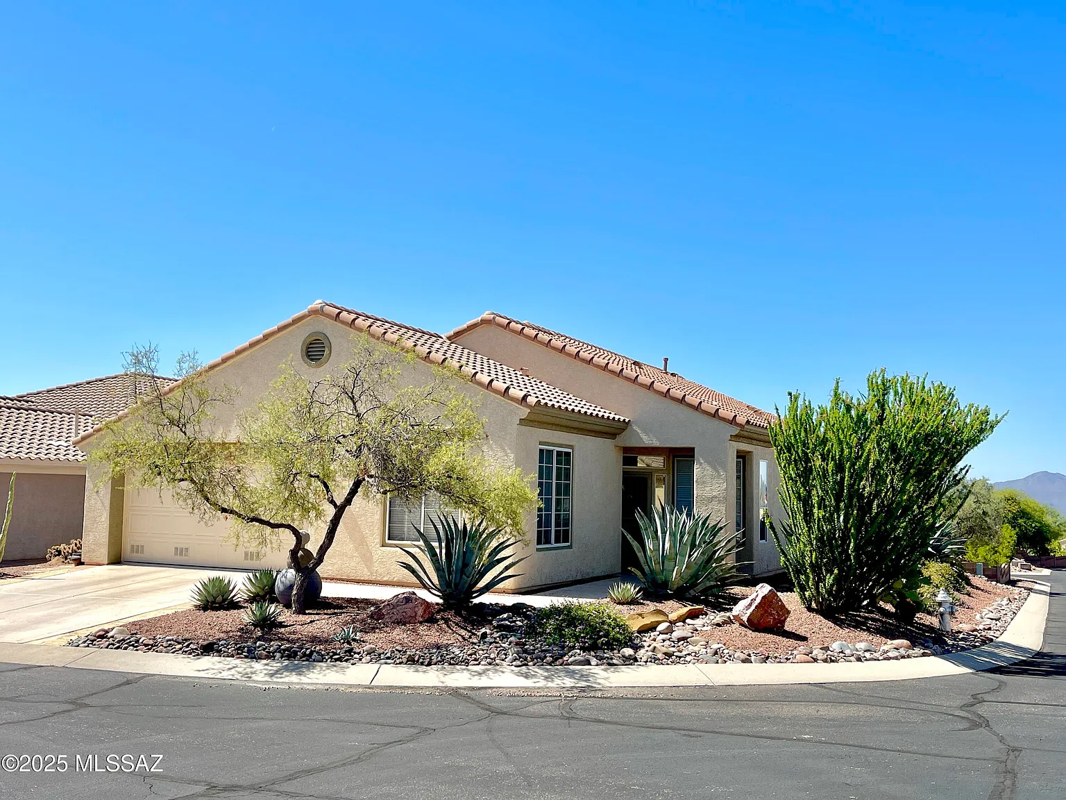 2 bed, 2.0 bath, 1889 sqft, $2,885 — Photo 1