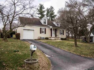 49 Ridgeway Dr, York, PA 17404