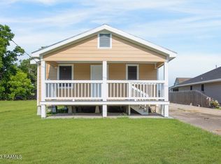 706 7th St, Rayne, LA 70578