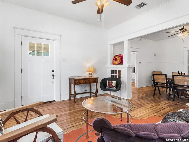 3 bed, 2.0 bath, 1441 sqft, $2,300 — Photo 3