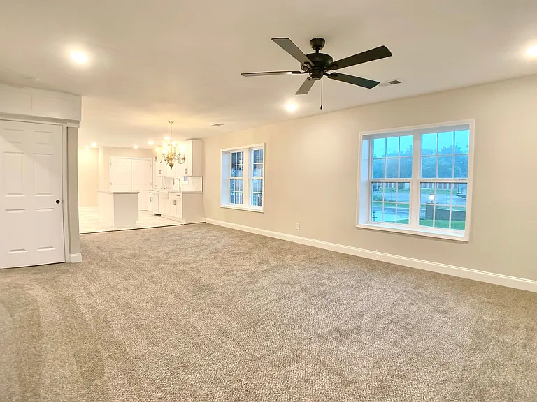 917 Sinclair Dr — Photo 6