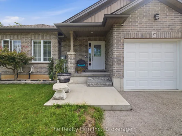 27 Cronyn St, Woodstock, ON N4S 3T4