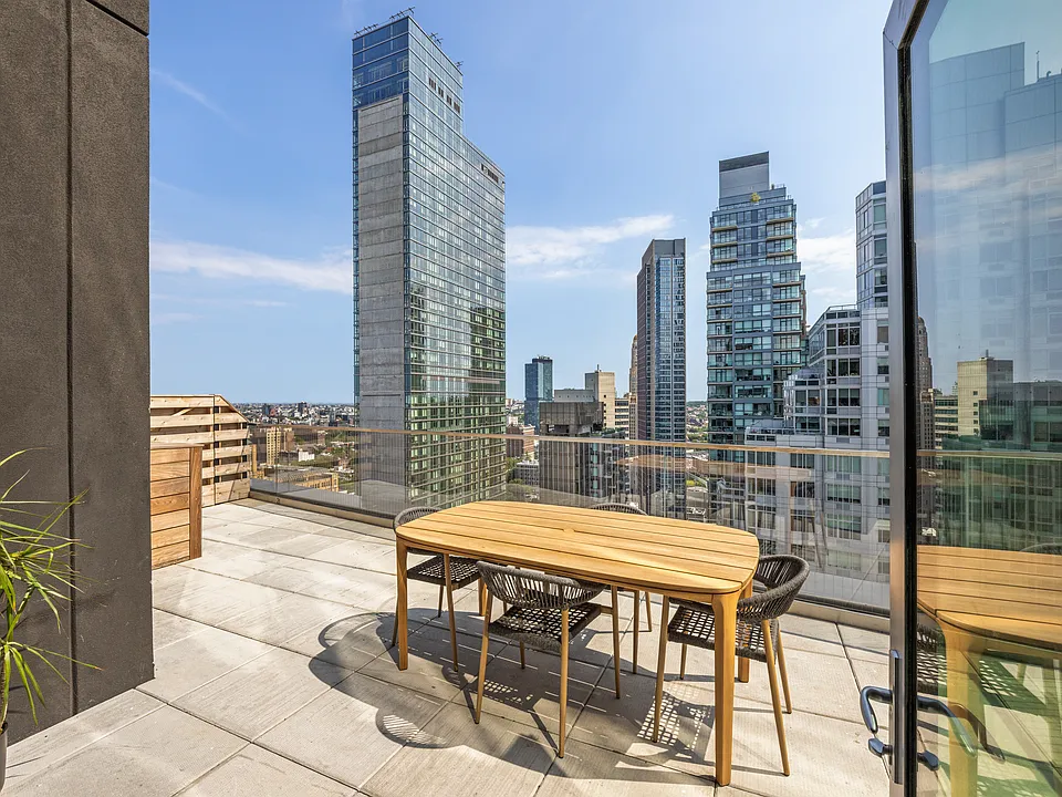89 Dekalb Ave #28G